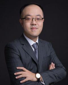 岳巍律师 专业、敬业,守护公正的法治使者